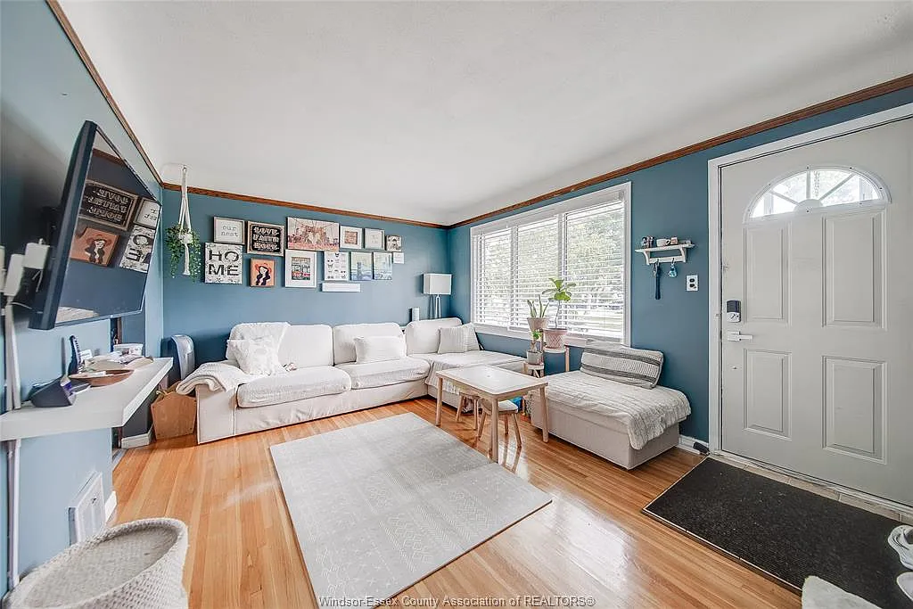 3 bed, $2,400 — Photo 2