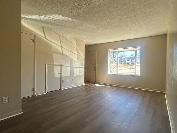 3rd image of 1049 Waring St #1049