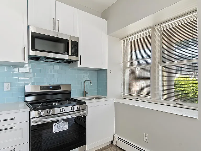 118 Maple Ave #1 — Photo 2