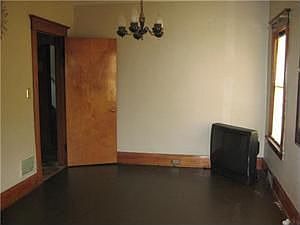 5th image of 212 Hagen St