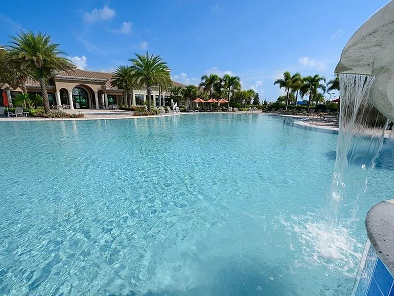 Infinity pool