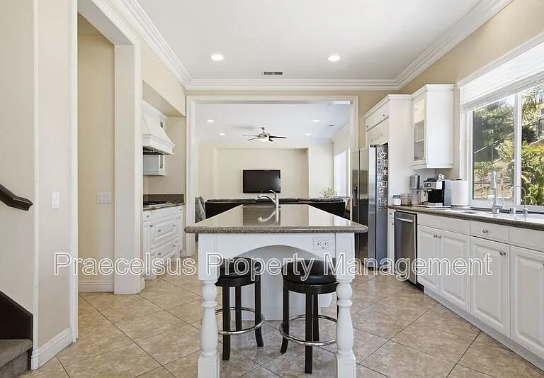 2792 Camphor Ct — Photo 4
