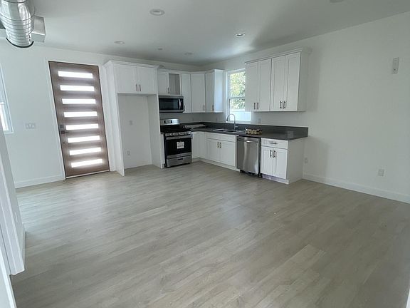 4th image of 5646 Cartwright Ave