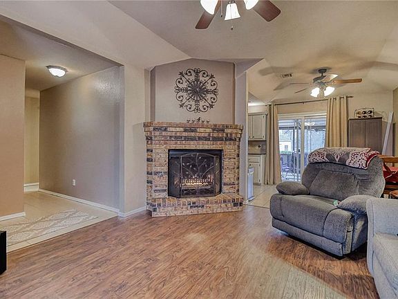3rd image of 1300 Noel Dr