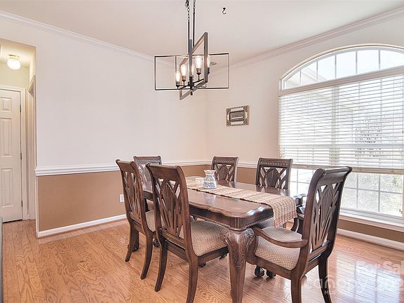 5th image of 13510 Sunny Glen Way