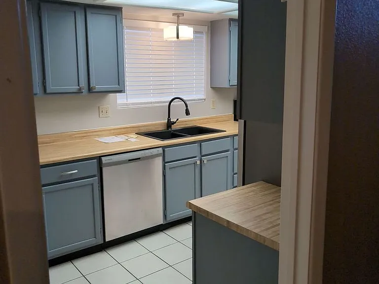 1113 W Highland St — Photo 4