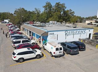 1403 N Navarro St, Victoria, TX 77901