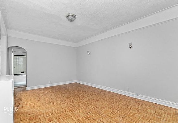 4th image of 30 Seaman Ave APT 1AA