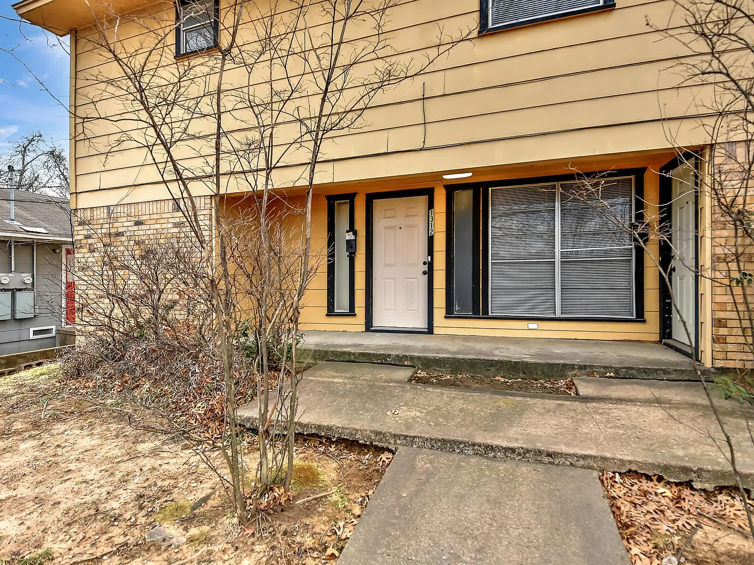 1312 N Travis Street - 1 — Photo 2