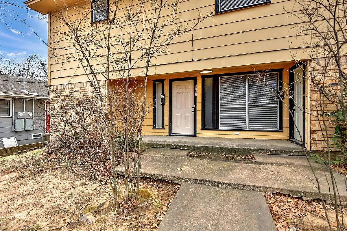 Building Photo - 1312 N Travis St