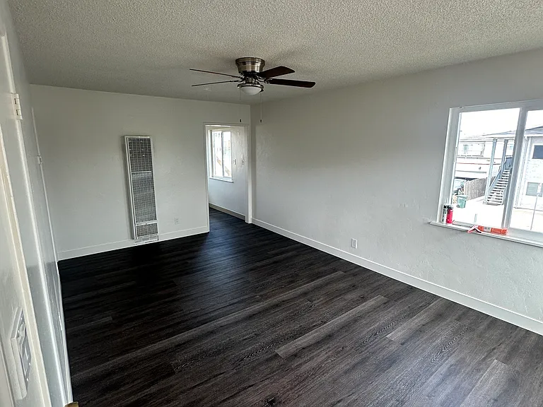 141 Daisy Ave #D — Photo 3