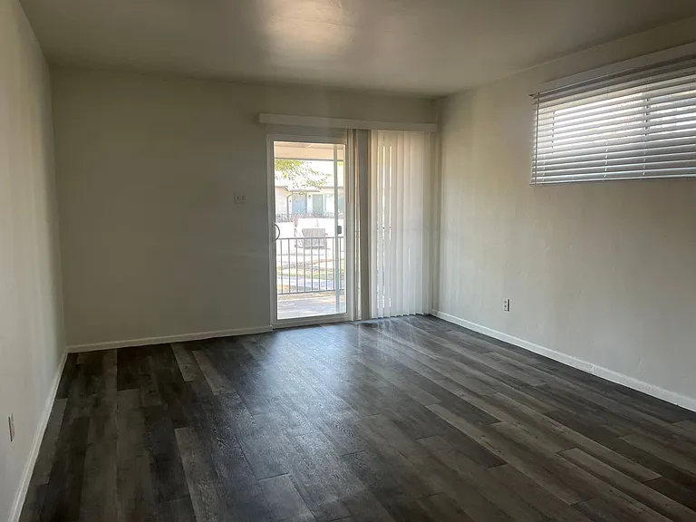 743 E Coronado Rd — Photo 14