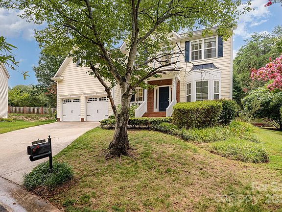 2nd image of 13705 Glenford Pl