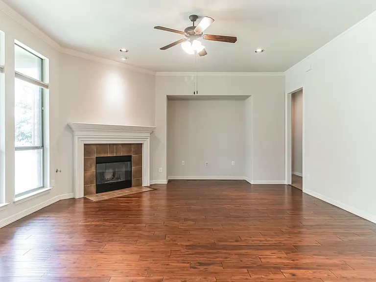 208 Angus Dr — Photo 12