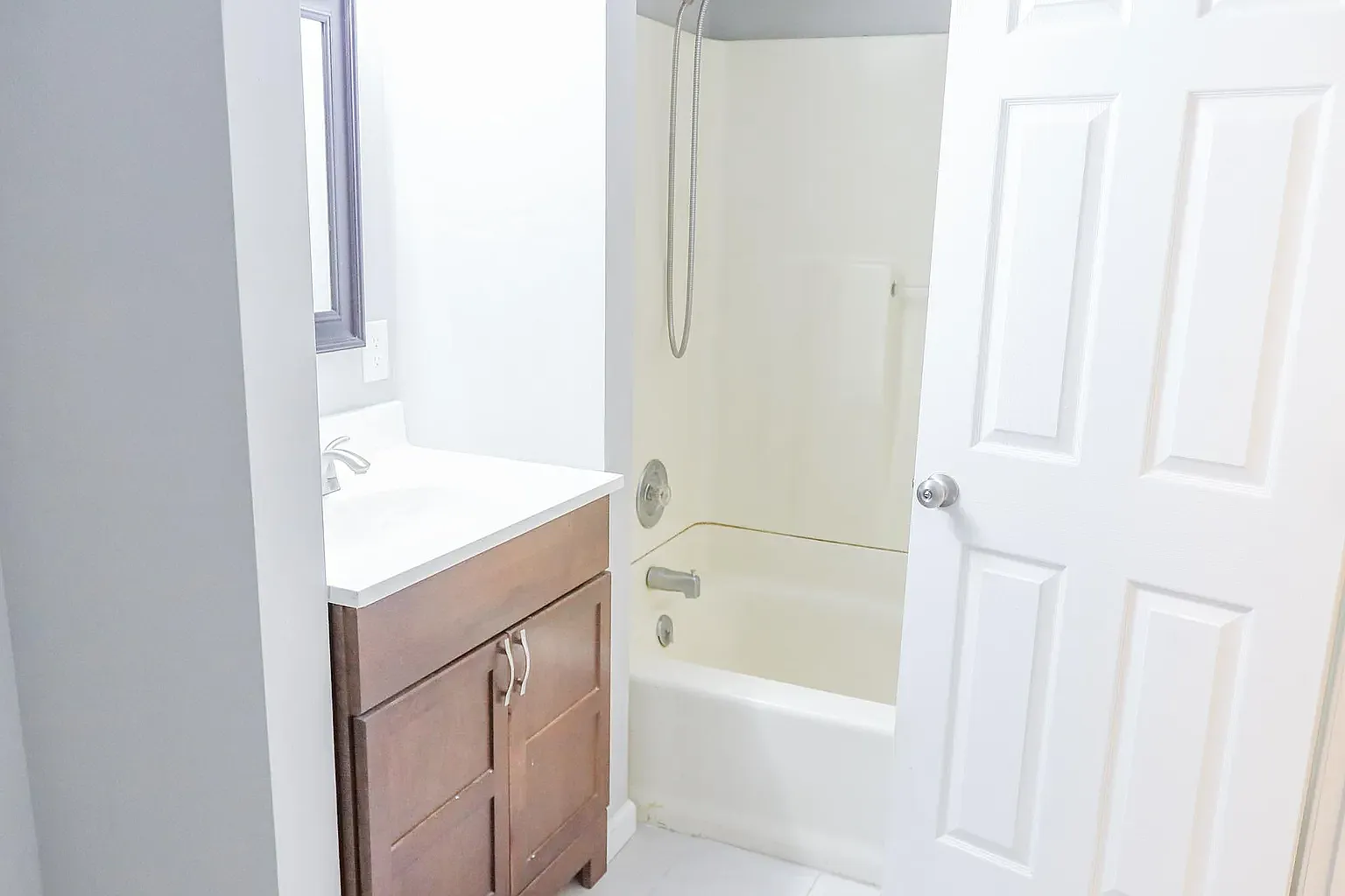 4 bed, 2400 sqft, $3,100 — Photo 4