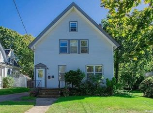 20 Dewey St, Huntington, NY 11743