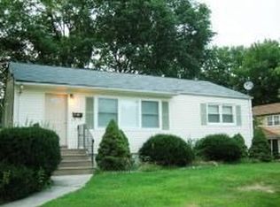 2 Elm Ln, Lake Hiawatha, NJ 07034