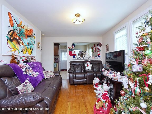 4th image of 49 Sheraden Ave