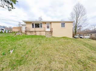 4032 Briarwood Dr, Jeannette, PA