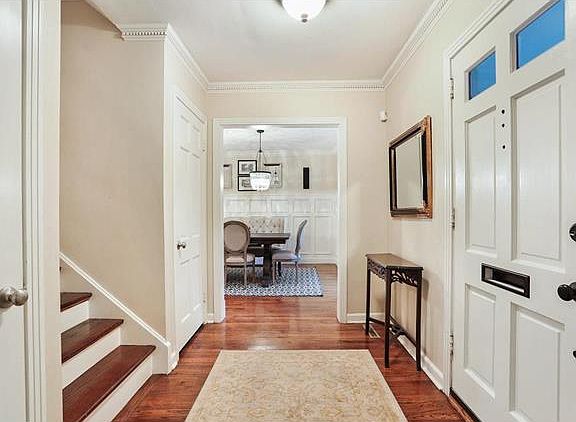 5th image of 2421 W 63rd St