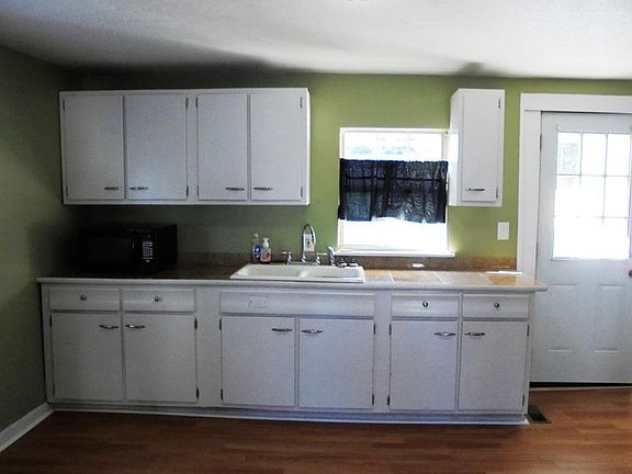 5th image of 2631 Virginia Ave