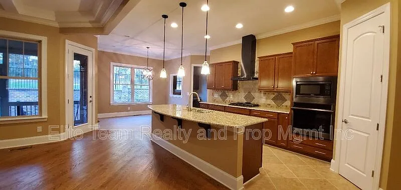 4 bed, 3.0 bath, 3400 sqft, $3,900 — Photo 3