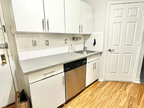 4th image of 501 W 43rd St APT 2N