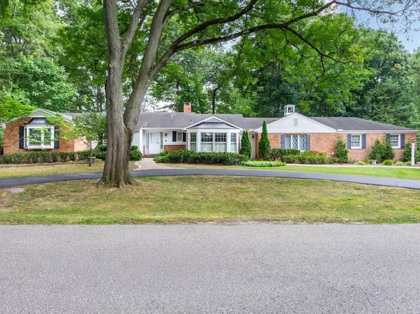 3903 Oakhills Dr, Bloomfield Hills, MI 48301