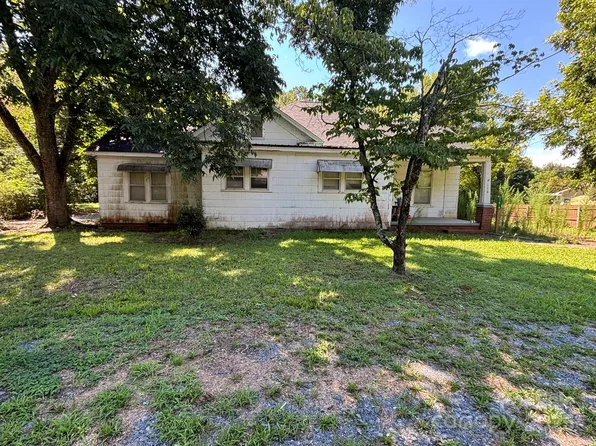 116 E Ingram St, Mount Gilead, NC 27306