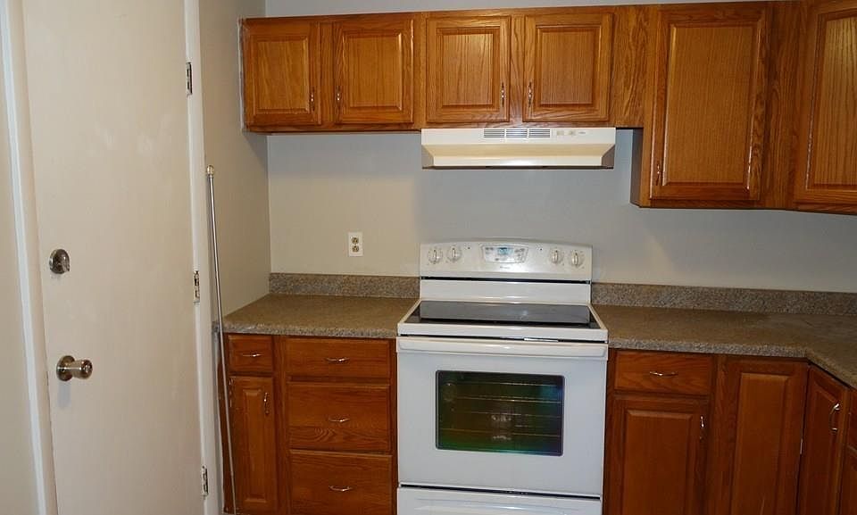 1st image of 135 Creek St APT 3