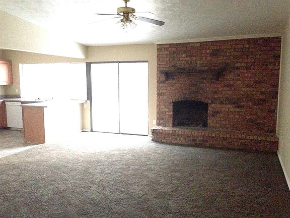 2nd image of 4137 Hawthorn Ln