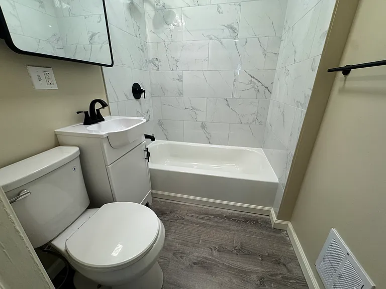 2205 La Salle Ave — Photo 13
