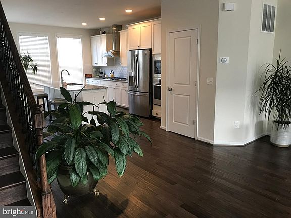 2nd image of 42409 Dogwood Glen Sq