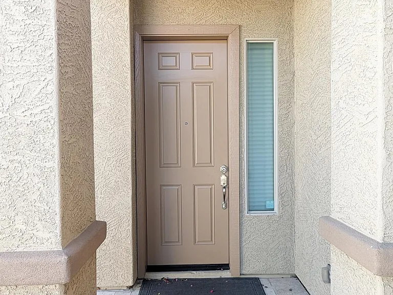 2119 E Kings Ave — Photo 2