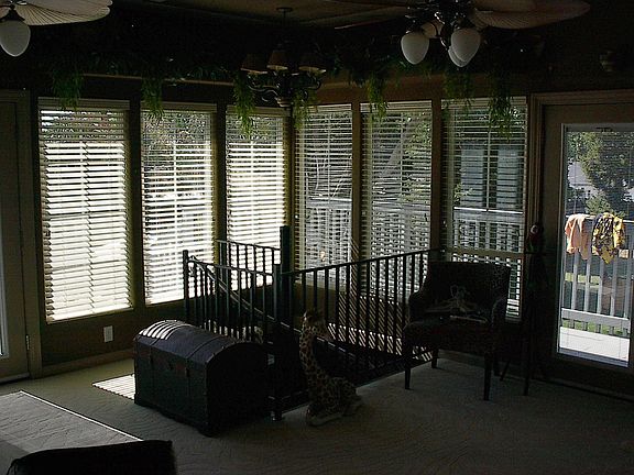 2nd Story M/Bed Great View all around