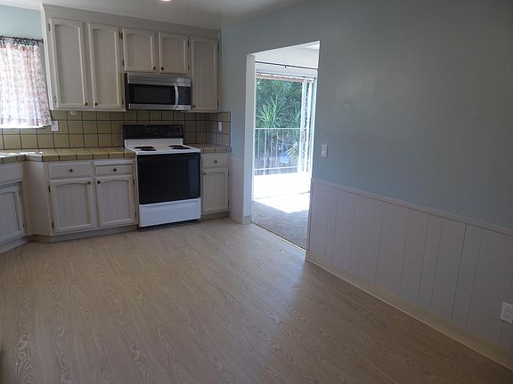 Eat-in Kitchen