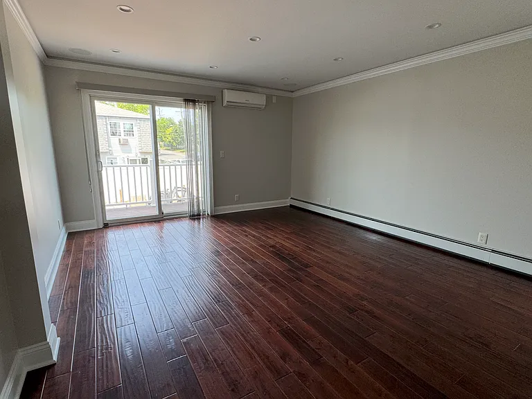 1 Ledyard Pl — Photo 2