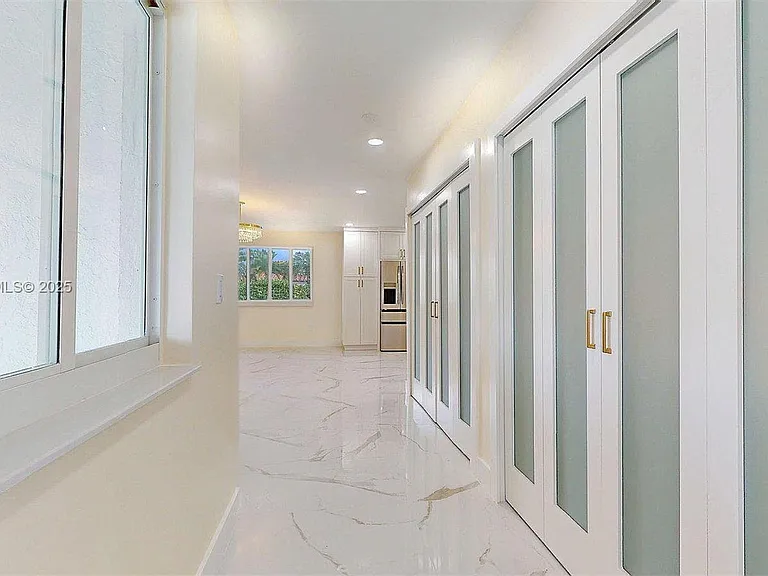 3801 SW 132nd Ave — Photo 5