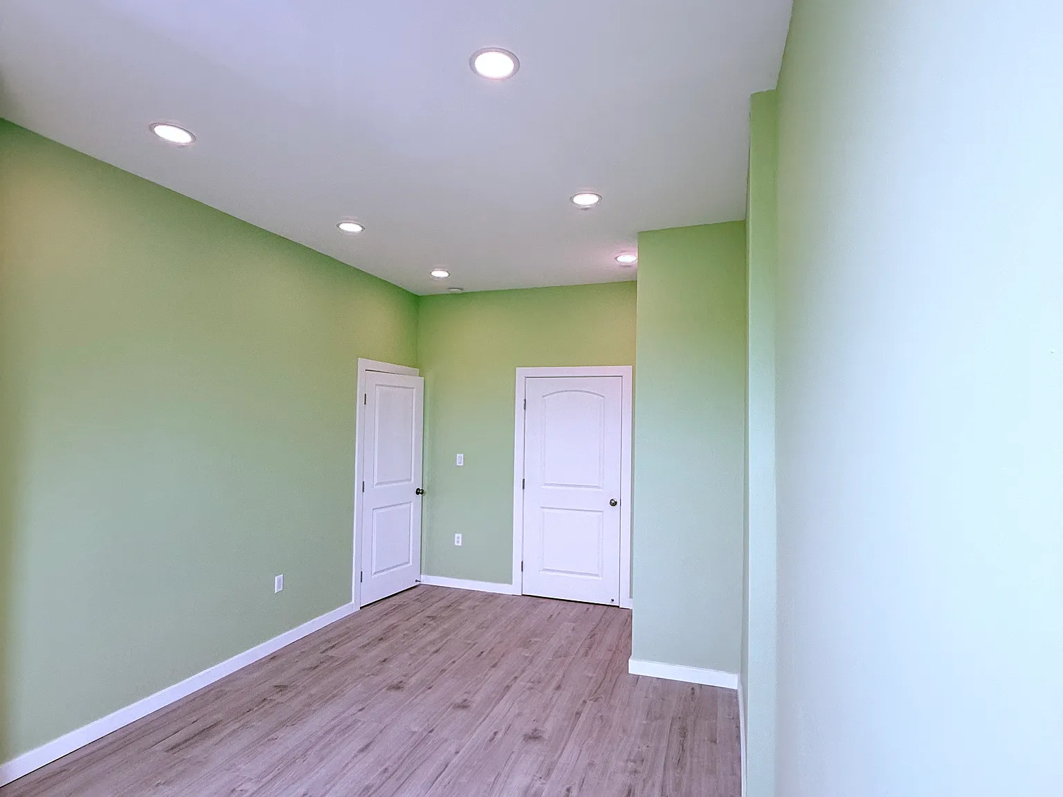 2138 Bleecker Street — Photo 4