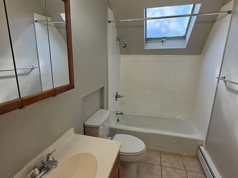200-202 Sargeant St — Photo 10