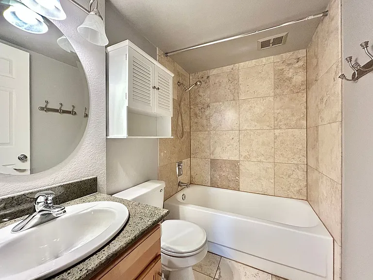 909 Logan St #9ER — Photo 6