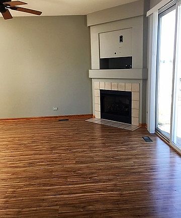 3rd image of 916 Mesa Dr