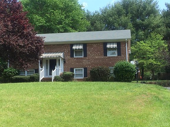 3rd image of 1702 Danbury Dr