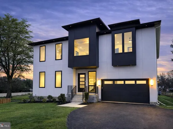 2613 Beacon Hill Rd, Alexandria, VA 22306