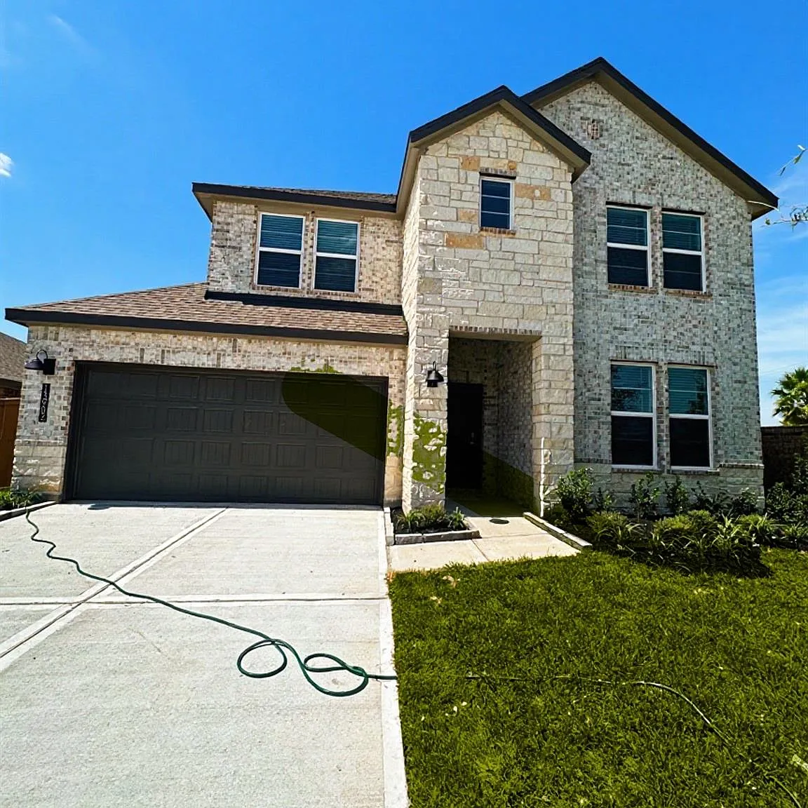 4 bed, 3.0 bath, 2645 sqft, $3,025 — Photo 1
