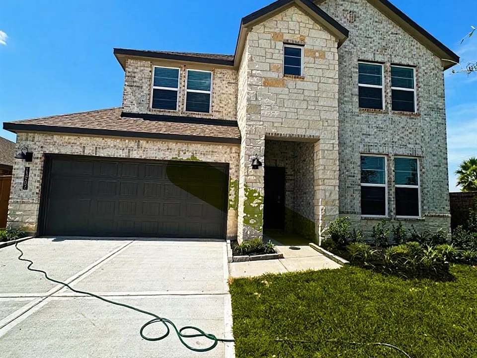 13902 Bay Crest Dr