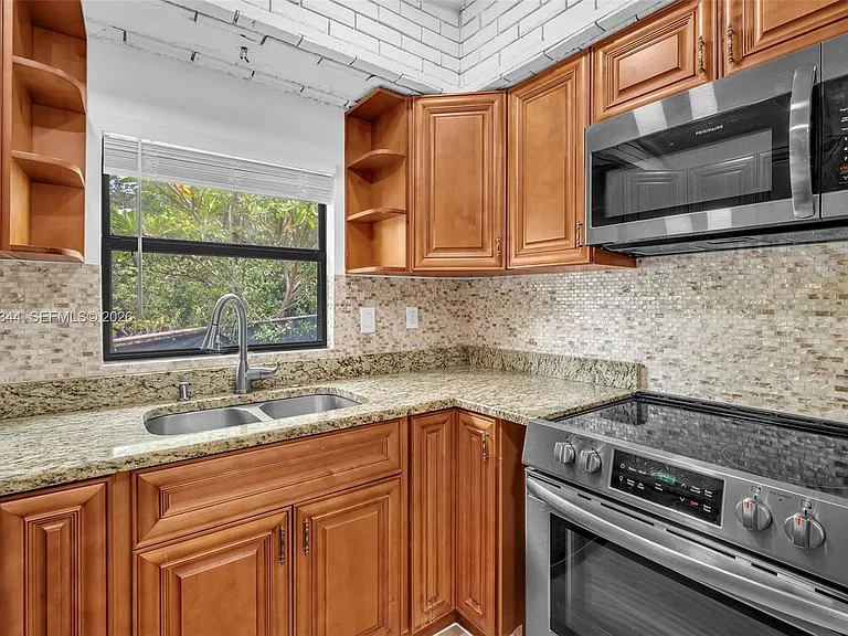 5096 SW 28th Ter — Photo 16