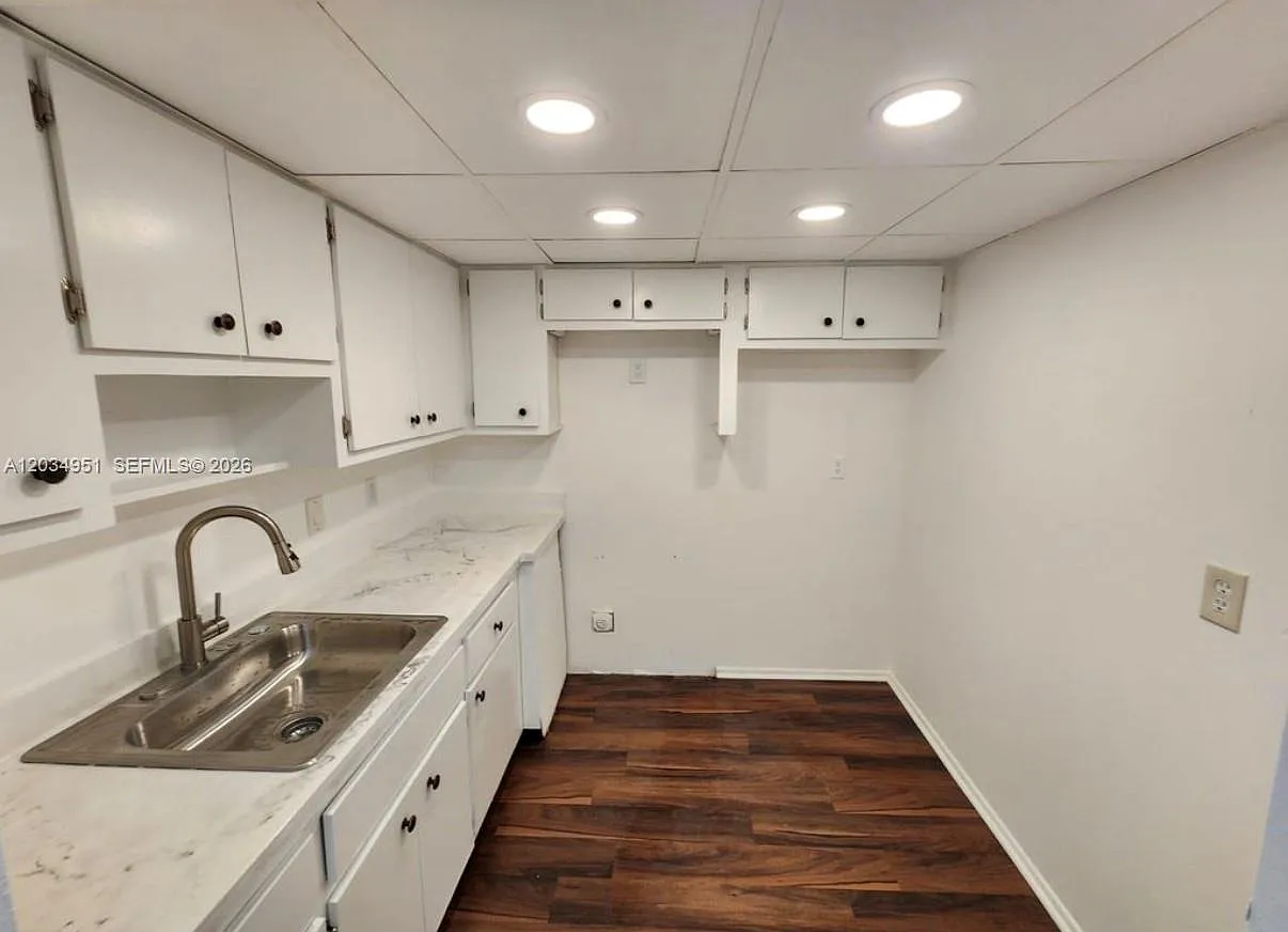 Lauderdale Oaks Condo I — Photo 3