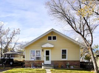 620 N 6th St, Douglas, WY 82633