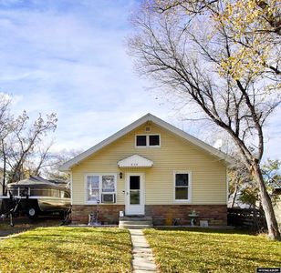 620 N 6th St, Douglas, WY, 82633